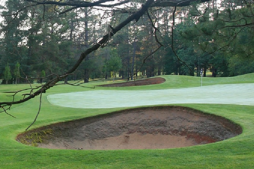 Royal Canberra Golf Club's bunker from hell - You can't handle this bunker!