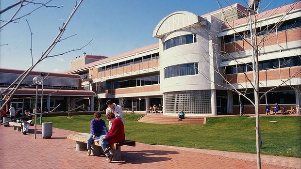 Holmesglen TAFE goes Smoke-Free the right way by assisting their smokers to butt out the right way wherever they go to smoke.